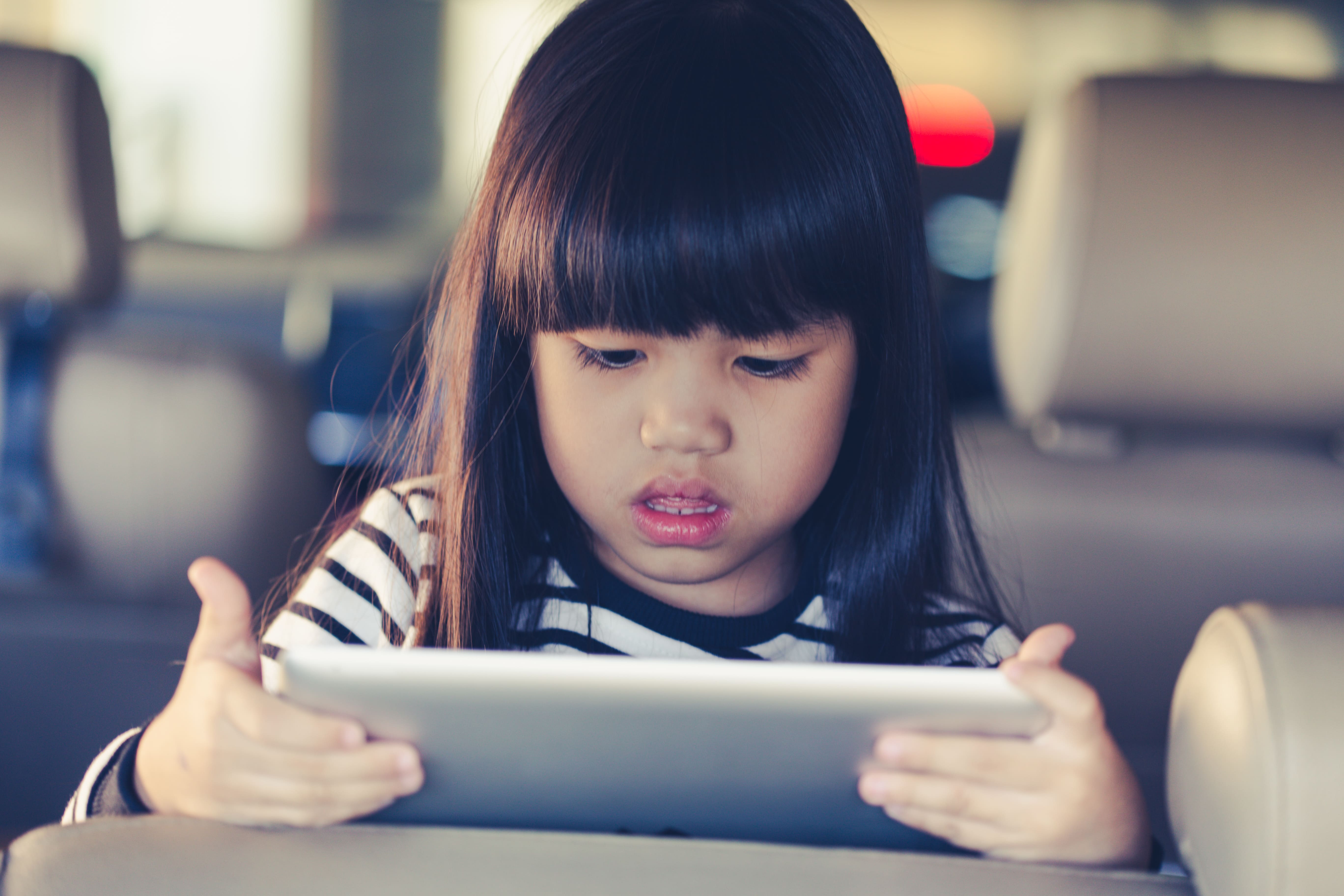 孩童停課一週快崩潰？ 3C育兒小心4大地雷！眼球運動靠這妙招